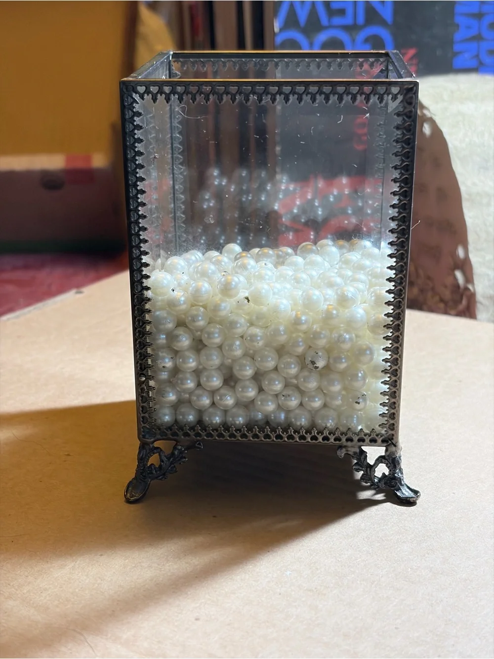 Elegant pen and pencil holder with pearls and stunning metawork